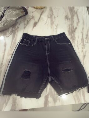Men's Black Distressed Denim Shorts new without tags